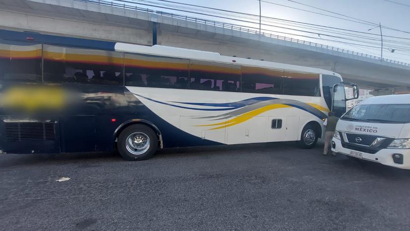 Detienen a 44 migrantes cuando viajaban en un camión por el Arco Norte