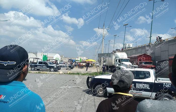 Persecución y balacera genera robo de tráiler en Huixcolotla 