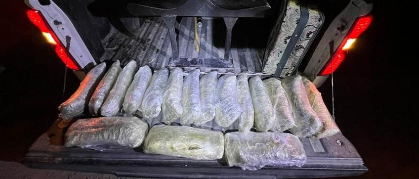 Guardia Nacional asegura maleta con marihuana abandonada en carretera