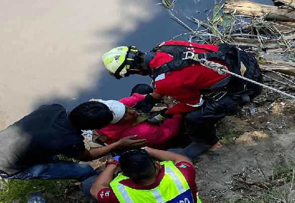 Grupo de Rescate Urbano de Protección Civil Municipal salvaron a una persona 