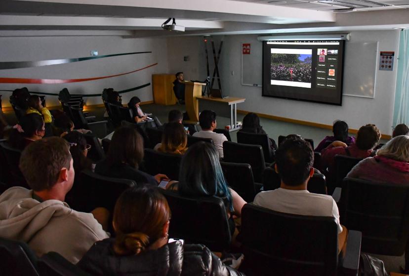 Estudiantes de Artes Plásticas UDLAP se reúne con artista internacional