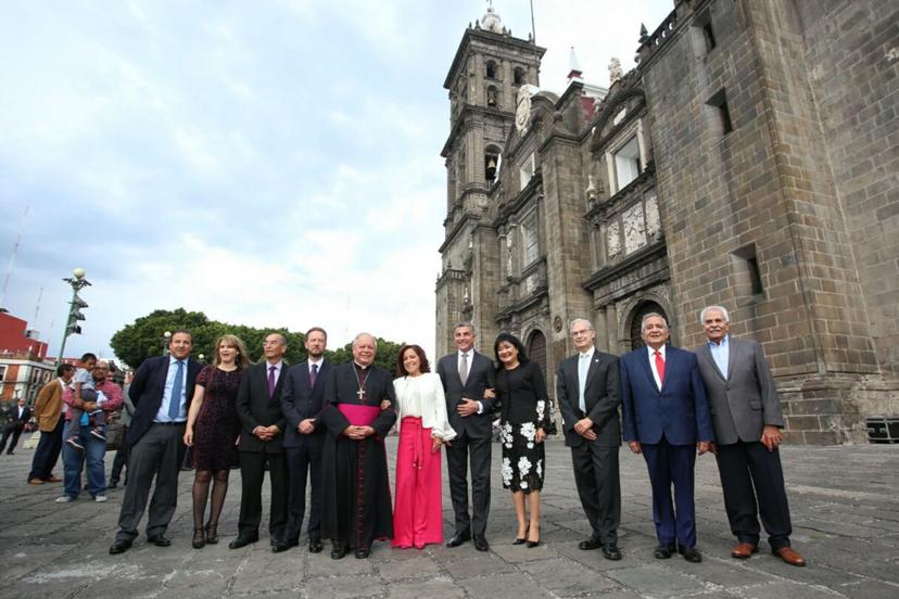 Presentan libro Los Vitrales de la Iglesia Basílica Catedral de Puebla