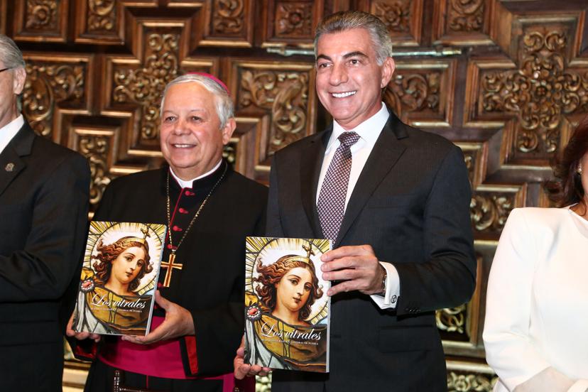 Presentan libro Los Vitrales de la Iglesia Basílica Catedral de Puebla