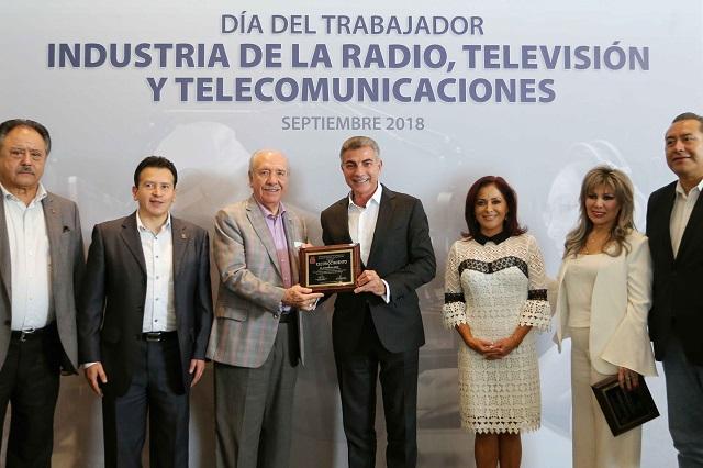 Reconoce Gali a personal de radio, televisión y telecomunicaciones