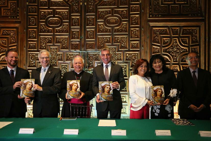 Presentan libro Los Vitrales de la Iglesia Basílica Catedral de Puebla