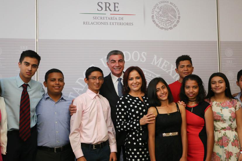 Videgaray y Gali se reúnen con estudiantes de Centroamérica