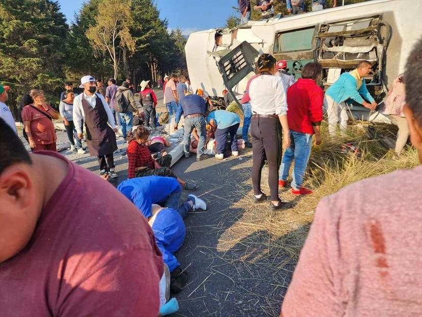 Autobús se va a barranca en la México-Toluca: hay 30 heridos