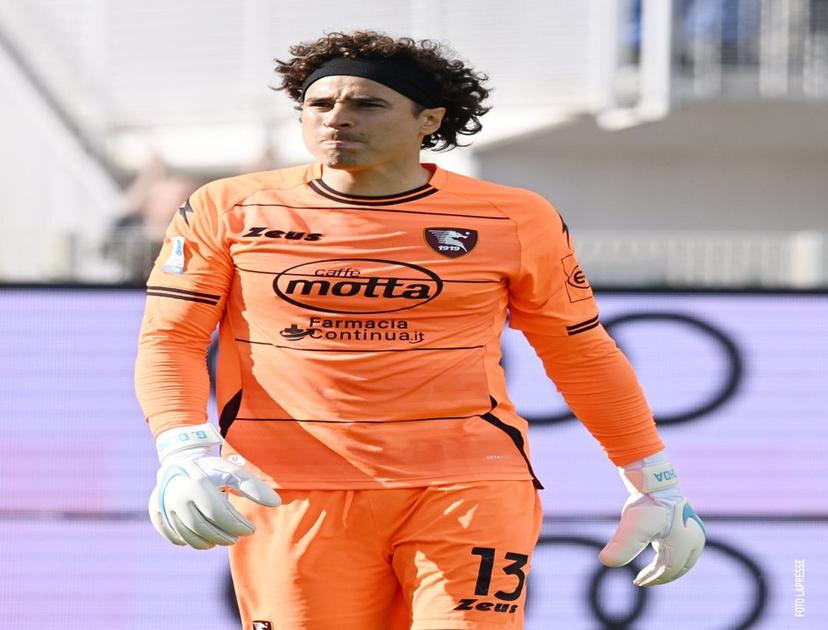 VIDEO Lo de Memo Ochoa fue espectacular