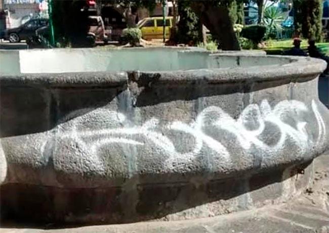 Vandalizan fuente histórica de Atlixco