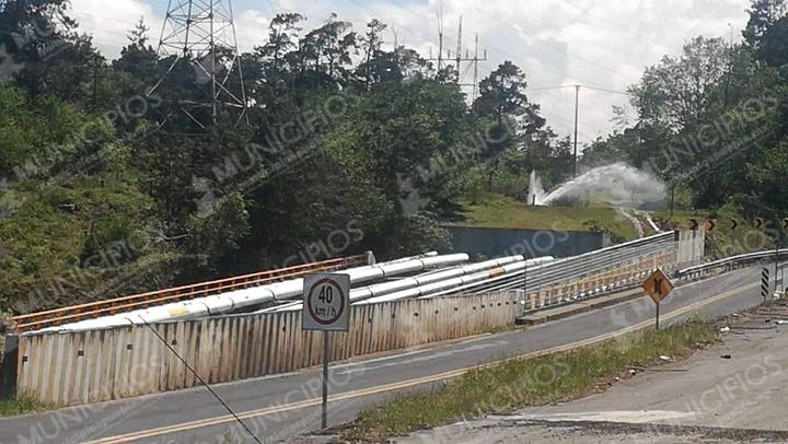 Por fuga, miles de litros de gasolina derramados en Huauchinango