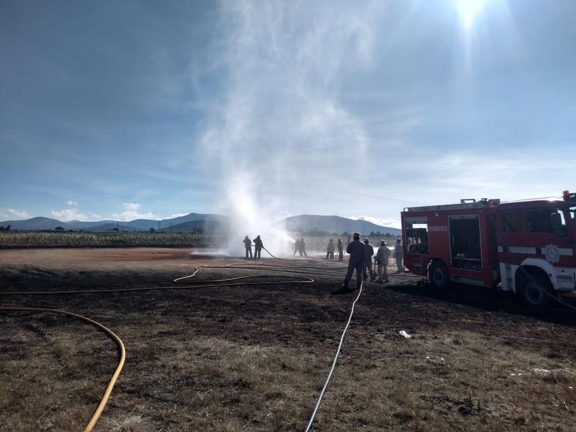 Después de 40 horas sofocan fuego de toma clandestina en Acajete