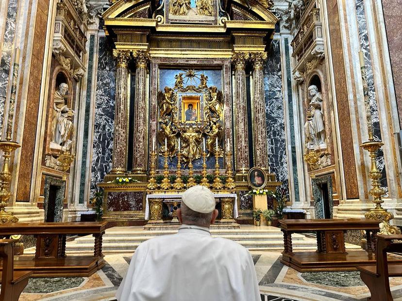 VIDEO Dan de alta al Papa Francisco del Hospital Gemelli de Roma