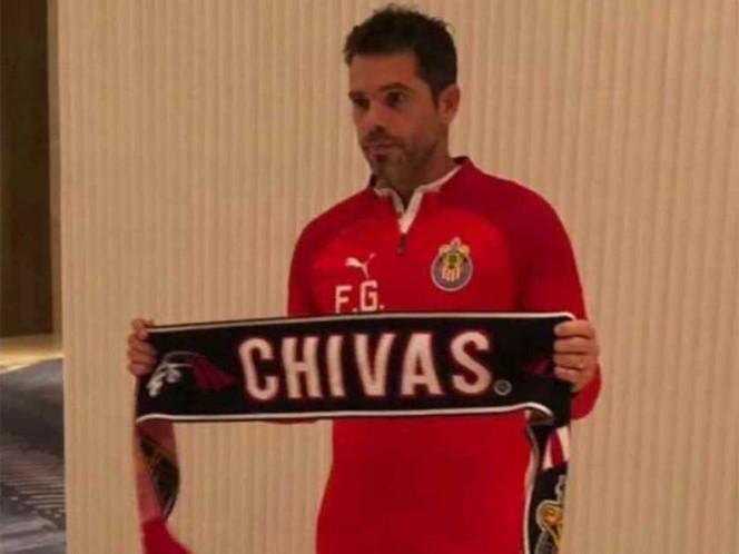 Así es como luce Fernando Gago con su nueva sudadera de Chivas