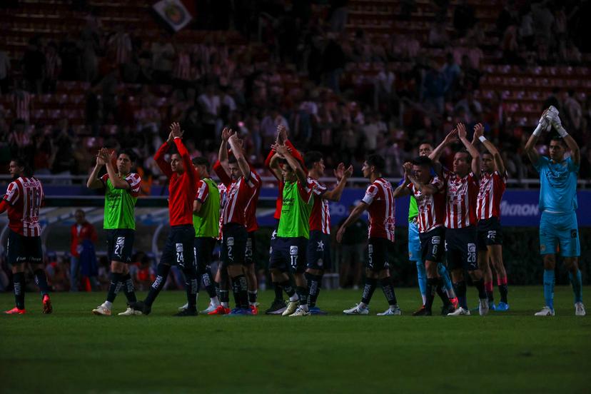 VIDEO Guadalajara remonta y derrota al Necaxa