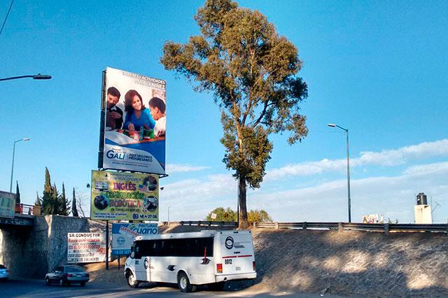 Promocionan el apellido Gali en espectacular de Texmelucan