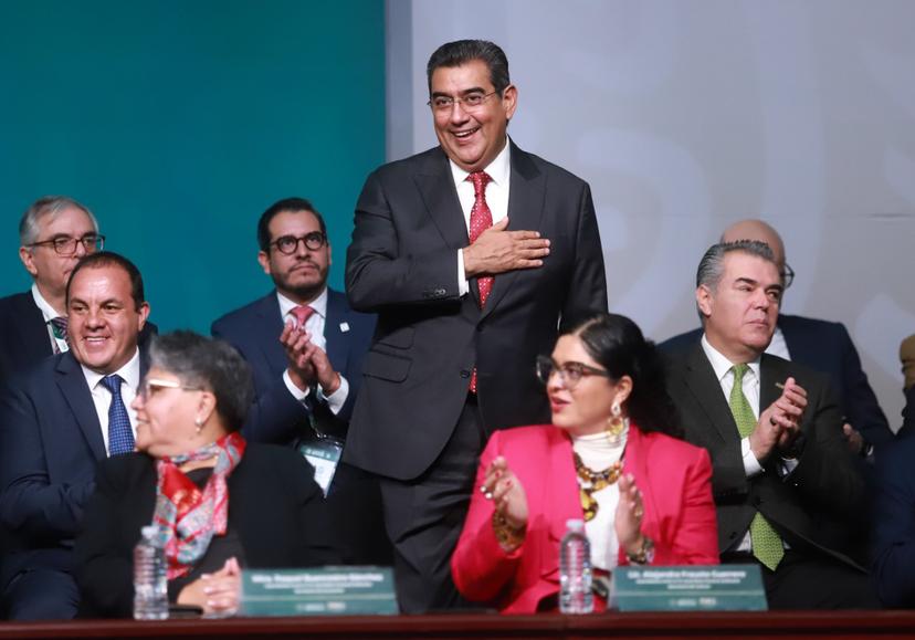 Acompaña Céspedes a Zoé Robledo en 114 Asamblea General Ordinaria IMSS