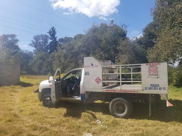 Aseguran trailer y camioneta de gas con reporte de robo en Texmelucan