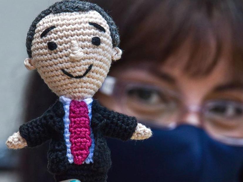 Conoce el nuevo muñeco de López-Gatell; se venden en Facebook