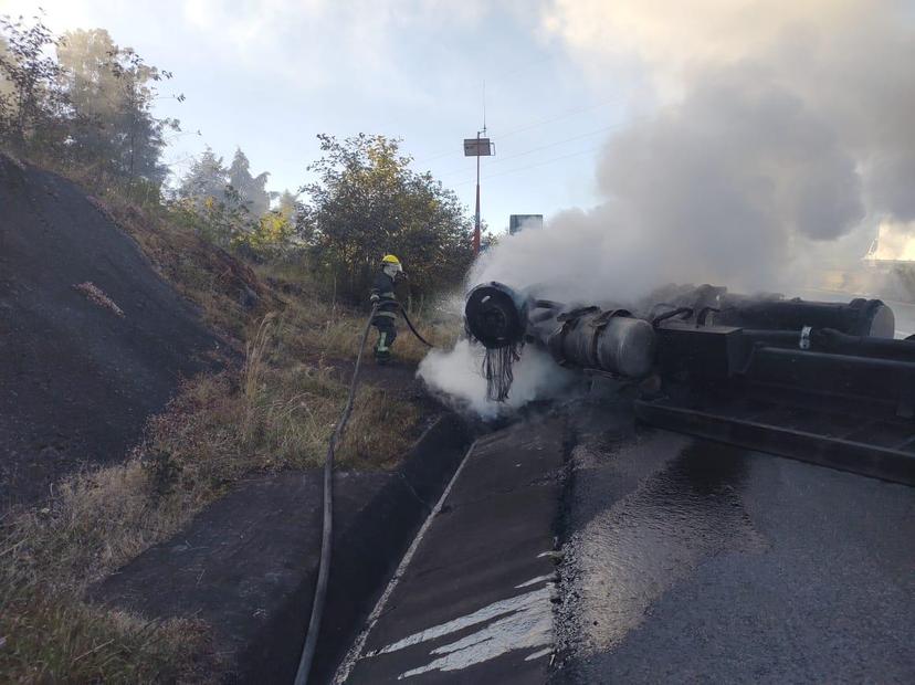 Cuatro muertos deja volcadura en la carretera Xalapa-Banderilla