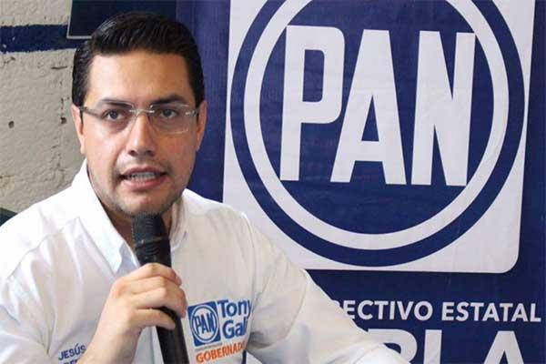 Vinculan a proceso a exlíder estatal del PAN por título falso