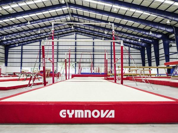 Ofrecen a niñas poblanas gimnasia artística y de trampolín en Pabellón Olímpico