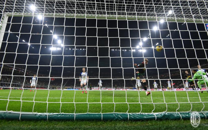 VIDEO Santiago Giménez ya se estrenó en el San Siro