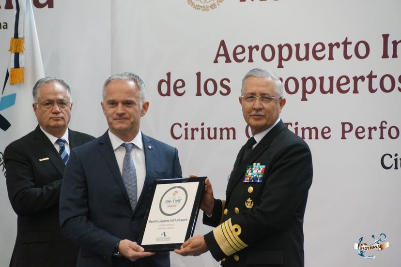 Recibe AICM premio por ser el tercer aeropuerto más puntual del mundo