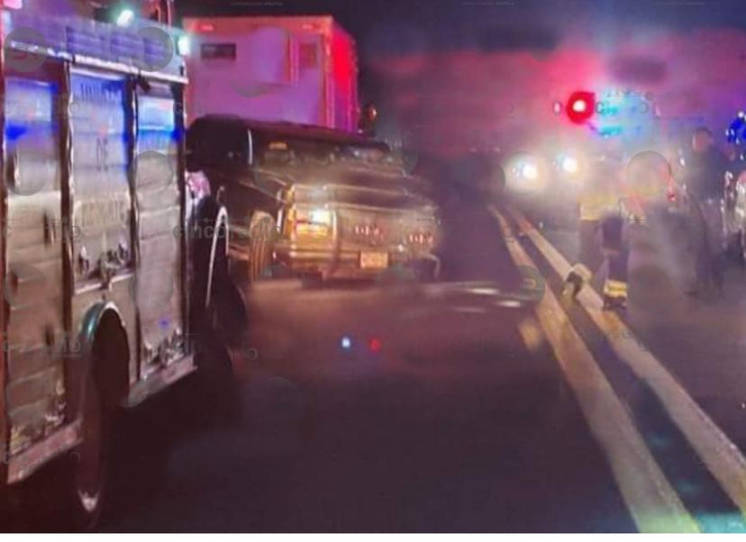 Tráiler y camioneta chocan en la Cuacnopalan-Oaxaca