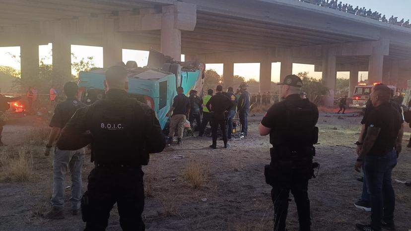 Accidente entre camioneta y autobús deja dos muertos en Coahuila