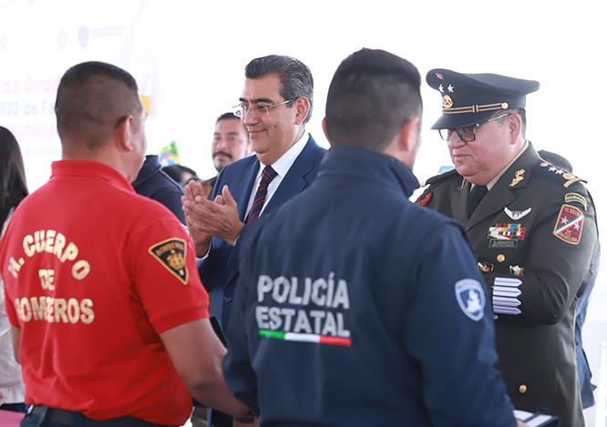 Céspedes encabeza ceremonia de graduación de 114 policías municipales