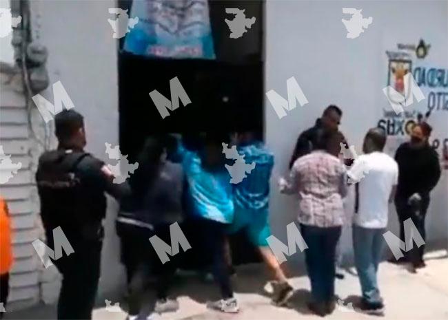 Acusan a policías de Xoxtla de golpear y causar la muerte a un detenido