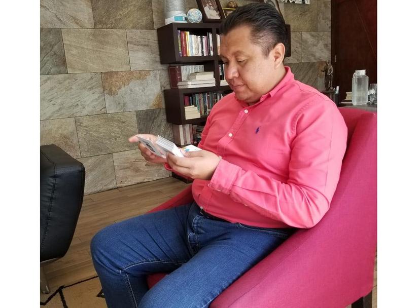 Denuncian a líder sindical del Ayuntamiento de Puebla por repartir despensas