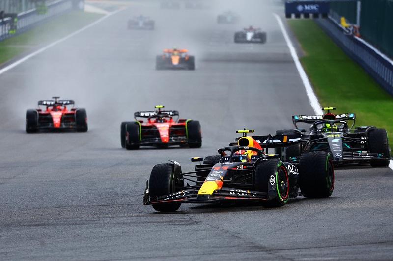 Checo se queda con las ganas y llega segundo en GP de Bélgica