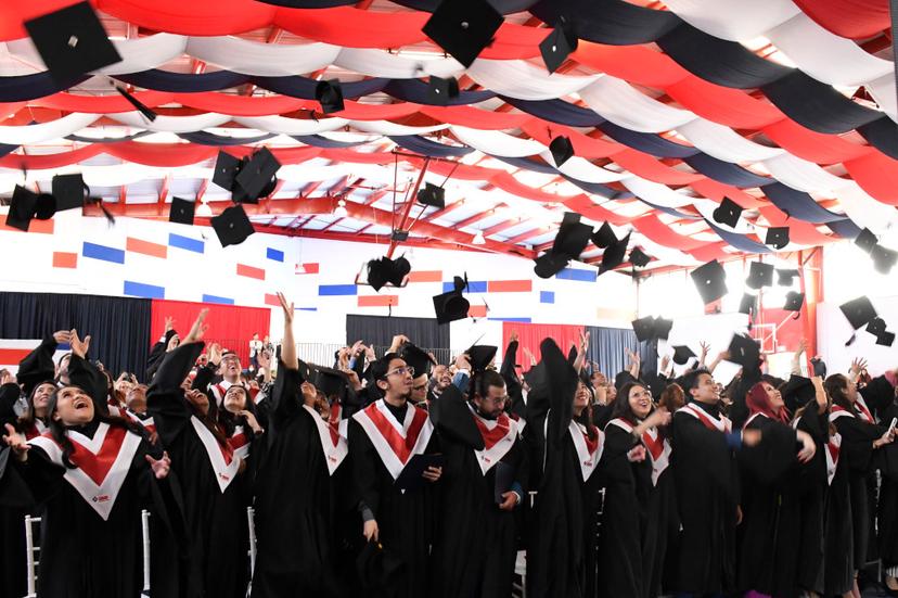 Se gradúan cientos de jóvenes de Licenciaturas y Maestrías en la UMAD