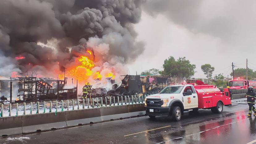 VIDEO Incendio consume 30 casas en Neza, detrás del AICM