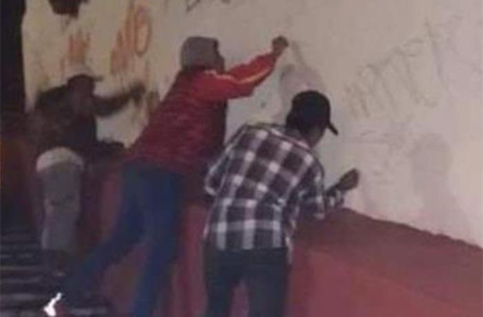 Grafitean la Escalera ancha en Atlixco