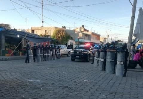 VIDEO Con granaderos frenan la colocación de comerciantes en La Purísima