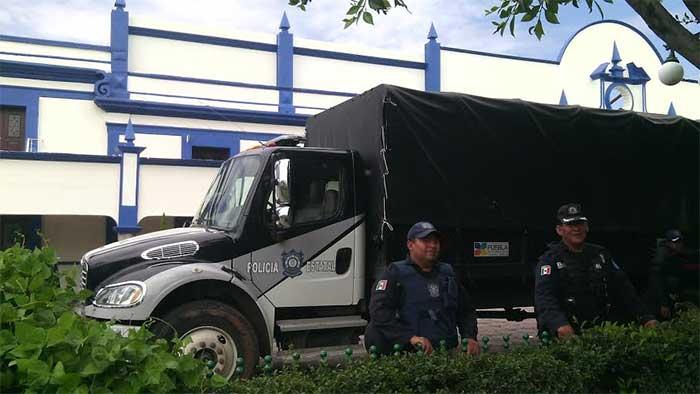 Granaderos resguardan presidencia de San Andrés Cholula