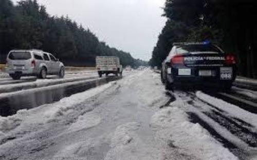 VIDEO Sorprende granizada a automovilistas en la México-Cuernavaca