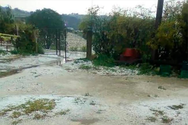 Fuerte granizada tumba techos de casas en Tlatlauquitepec