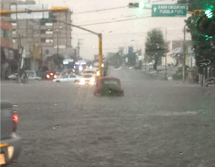 VIDEO Se inundan calles de Texmelucan tras granizada