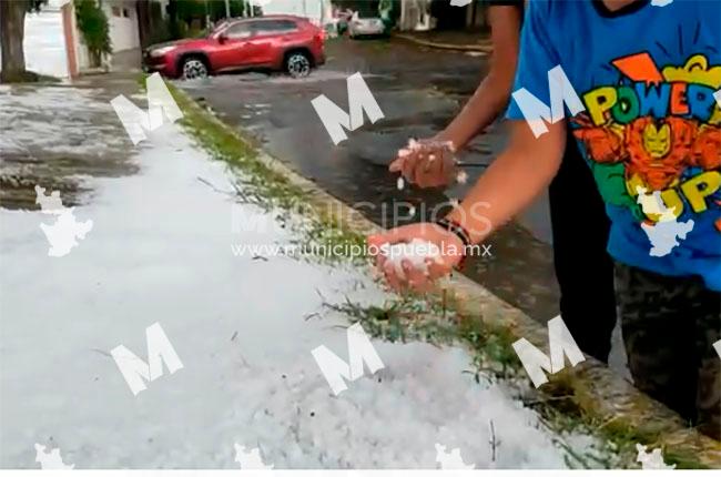 VIDEO Se tiñe de blanco la Juárez tras granizada en Puebla capital