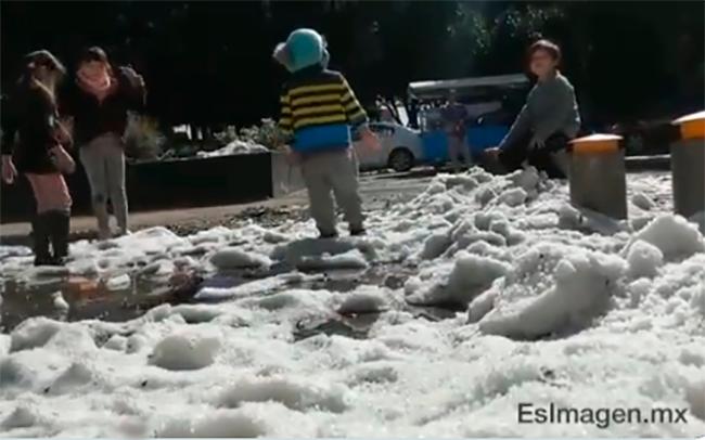 VIDEO Paseo Bravo se pinta de blanco tras granizada