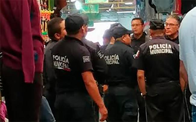 Grupos de choque en tianguis de Texmelucan alejan a compradores