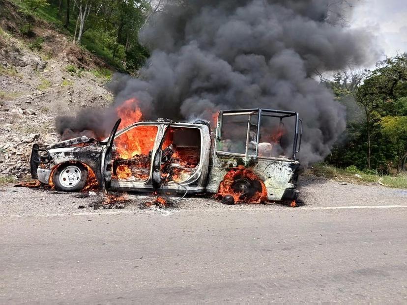VIDEO Comando armado ejecuta a cinco policías en Chiapas