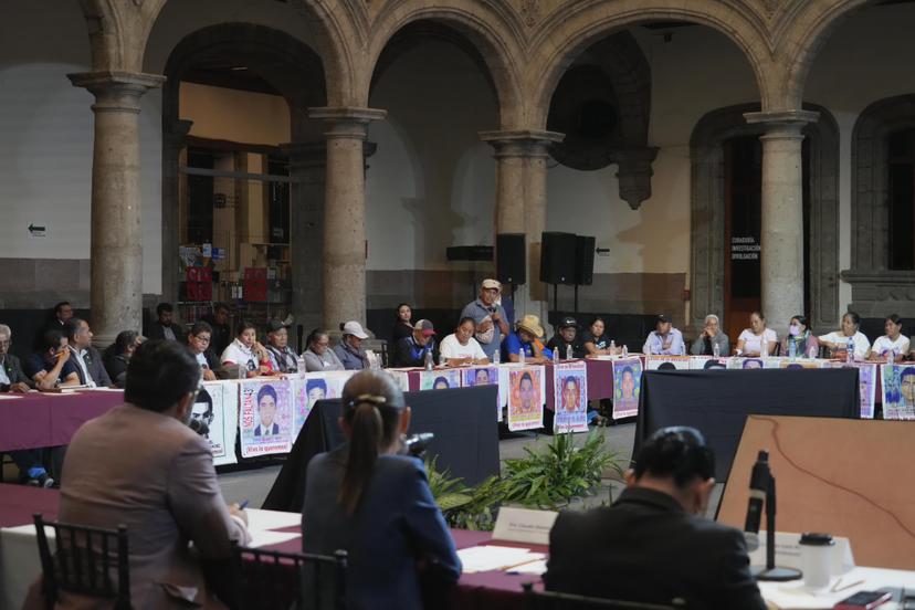 No olvidaremos el caso Ayotzinapa, promete Sheinbaum