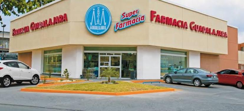  Una persona pierde la vida por causa natural en interior de Farmacia Guadalajara