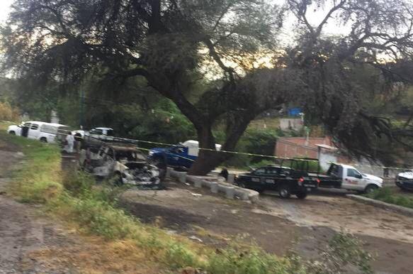  Encuentran camioneta con siete cuerpos calcinados en Celaya, Guanajuato