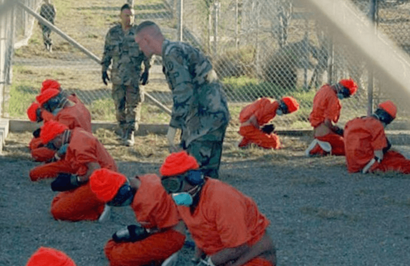 EU comienza traslado de migrantes al campo de tortura en Guantánamo 