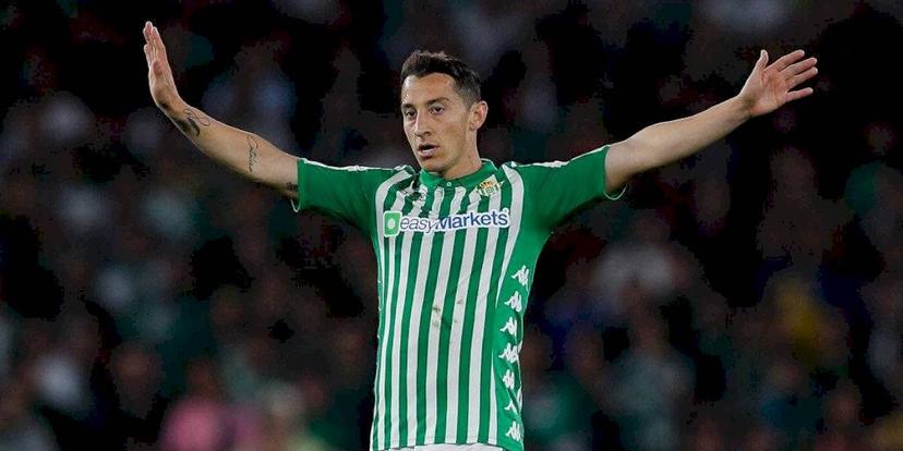 Andrés Guardado da positivo a COVID-19 en Betis